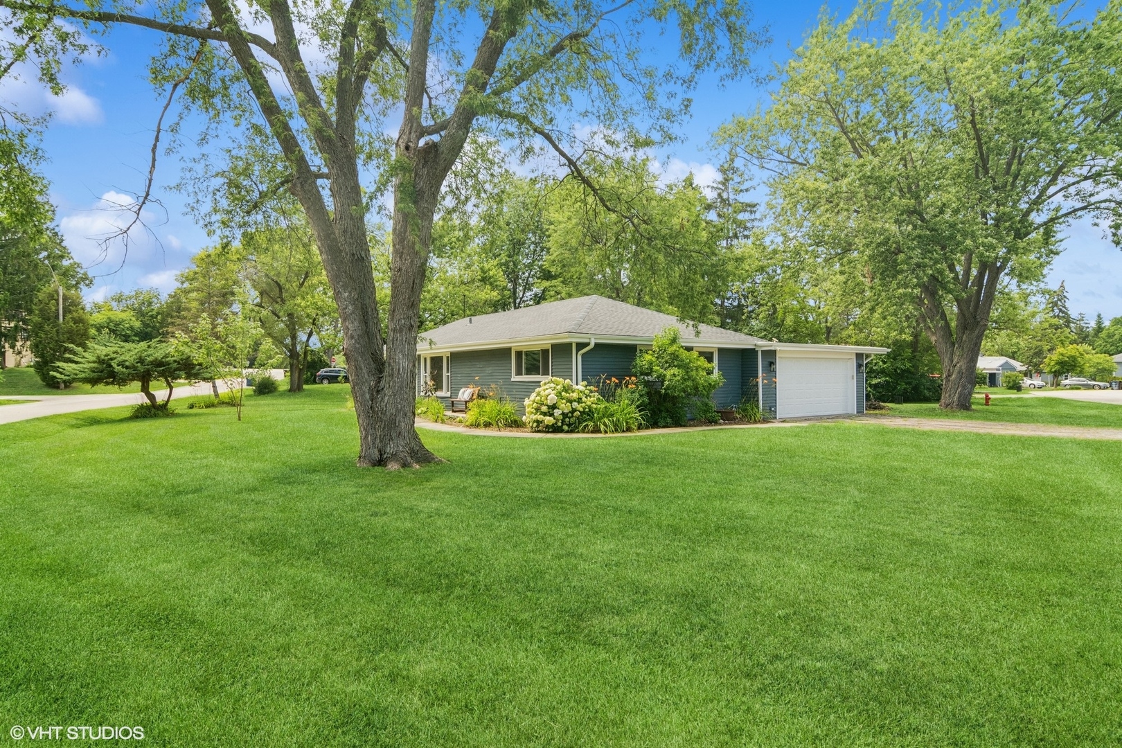 10 Rugby Road, Lake Zurich, IL 60047