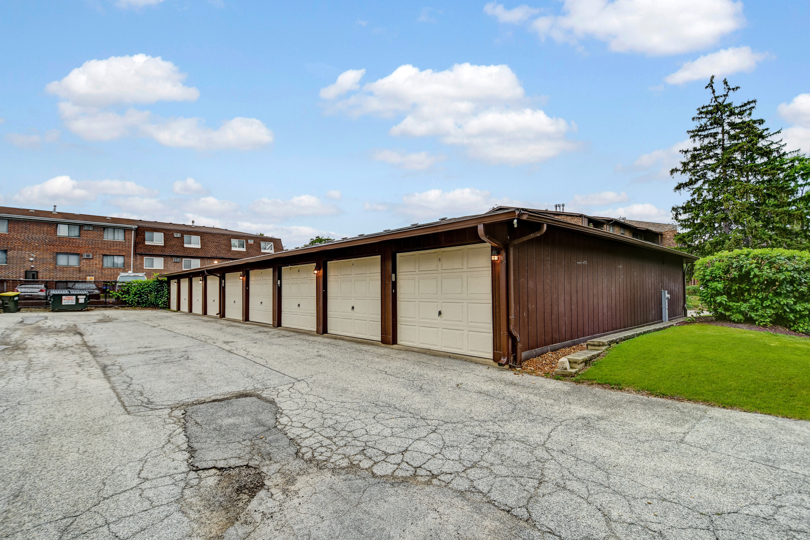 47 Pier Drive #101, Westmont, IL 60559