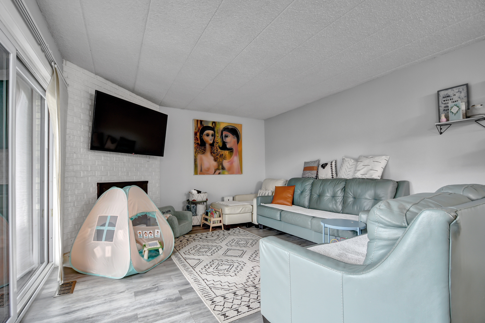 47 Pier Drive #101, Westmont, IL 60559