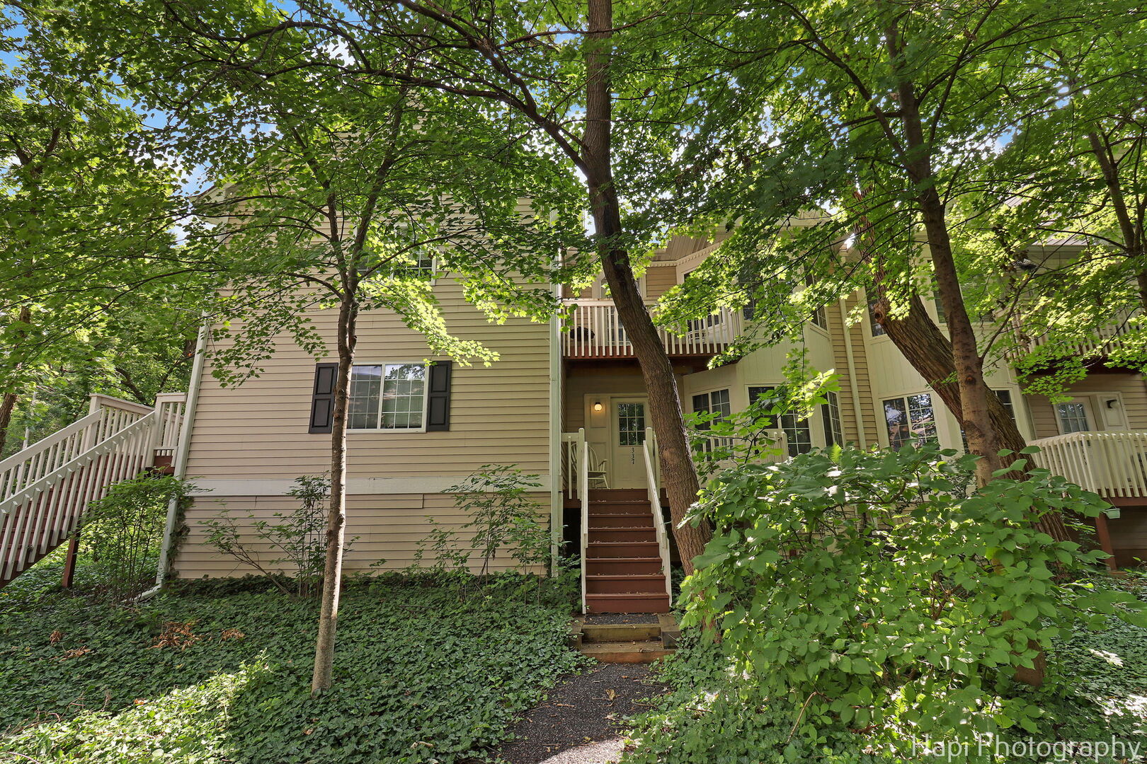 337 W Treehouse Lane #11-2, Round Lake, IL 60073