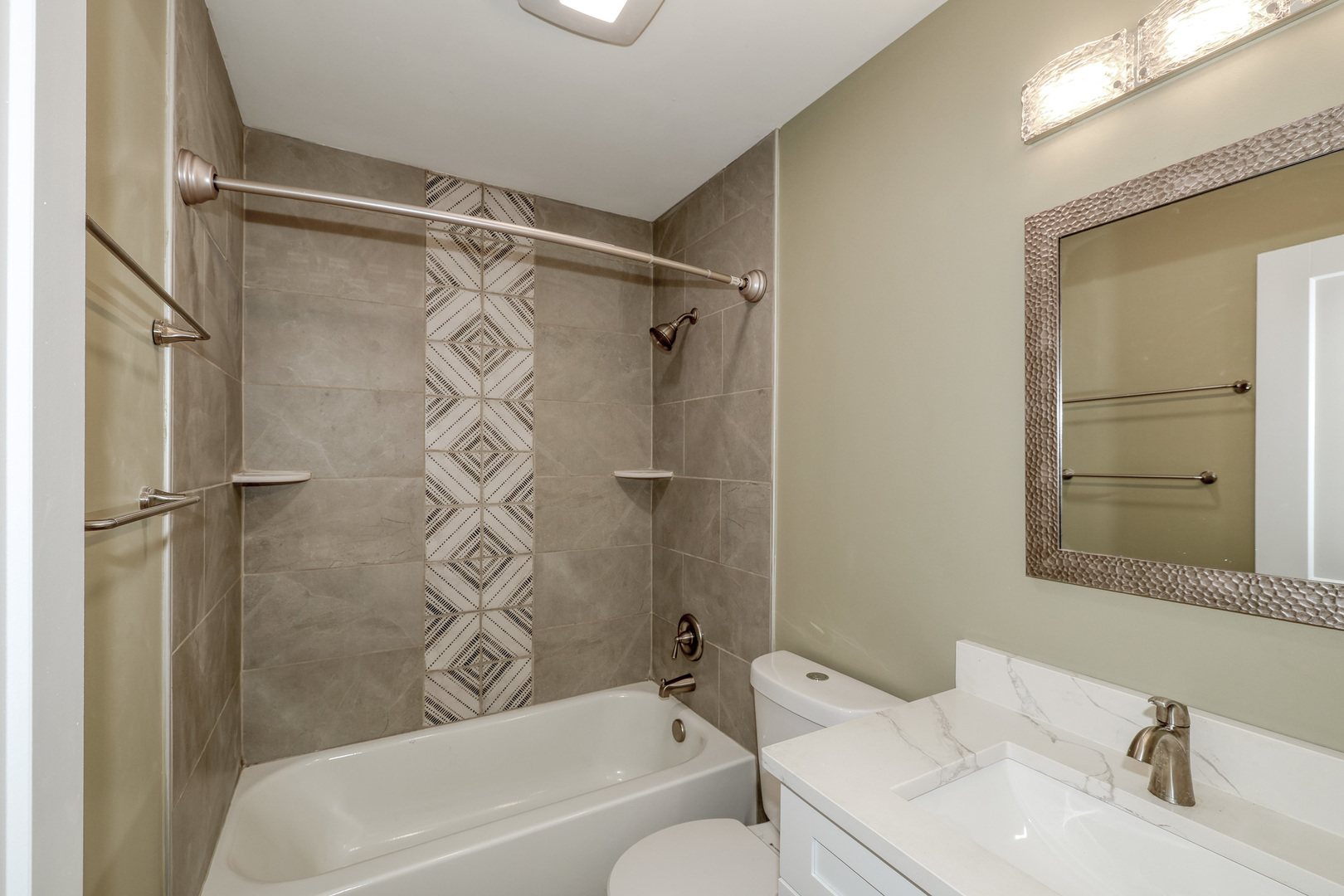 362 Springlake Lane #C, Aurora, IL 60504