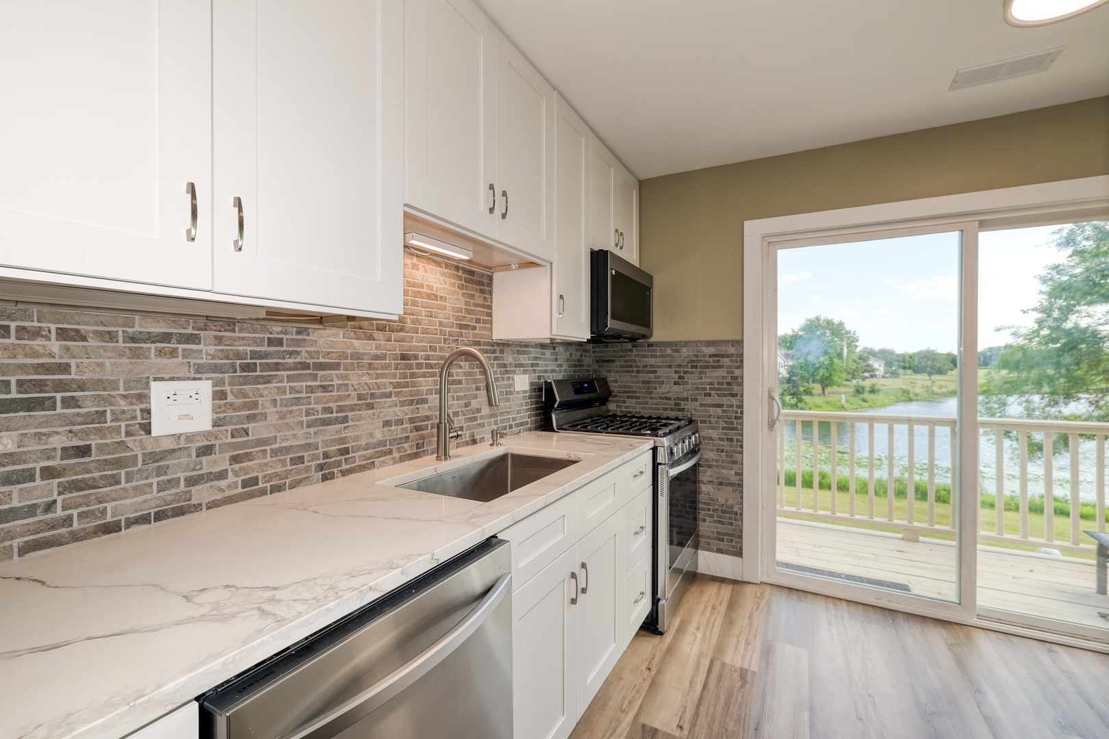 362 Springlake Lane #C, Aurora, IL 60504