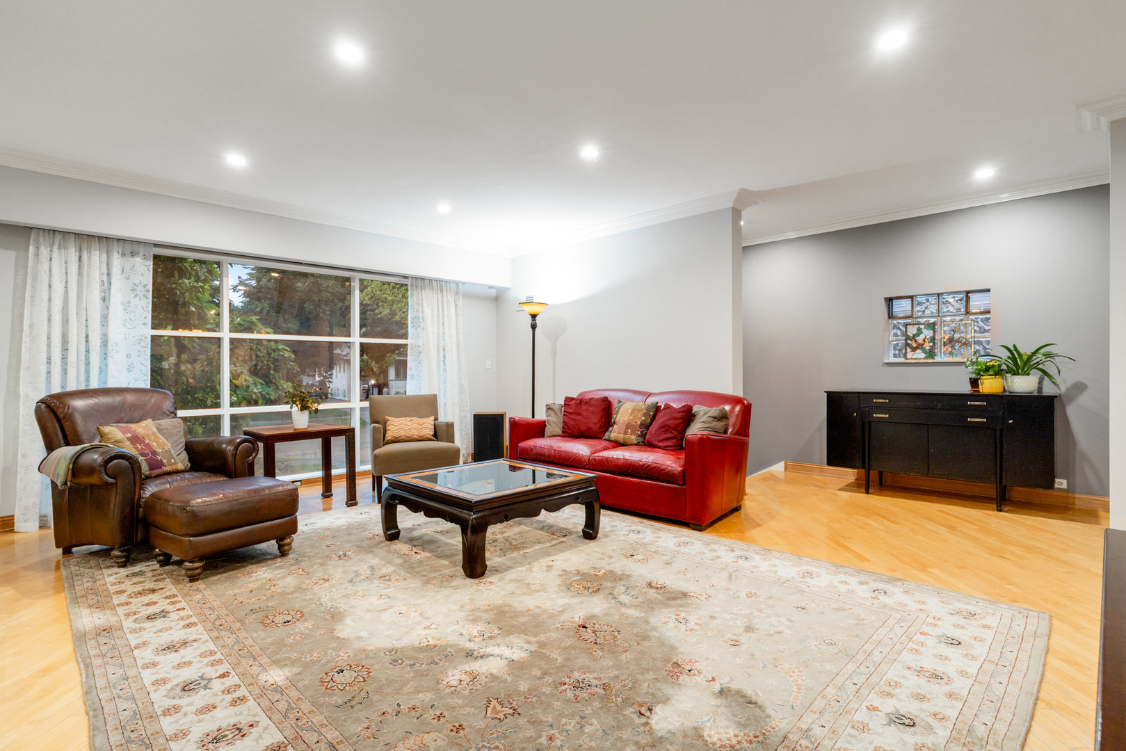 369 Addison Road, Riverside, IL 60546