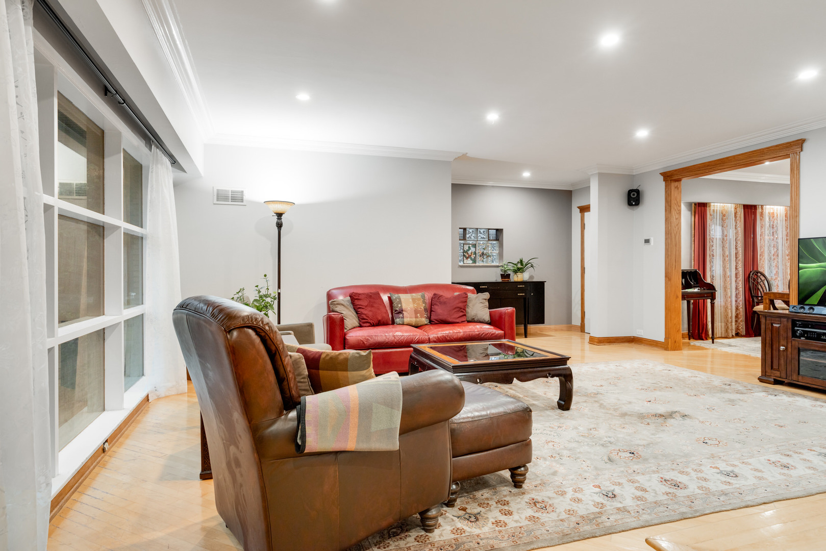 369 Addison Road, Riverside, IL 60546