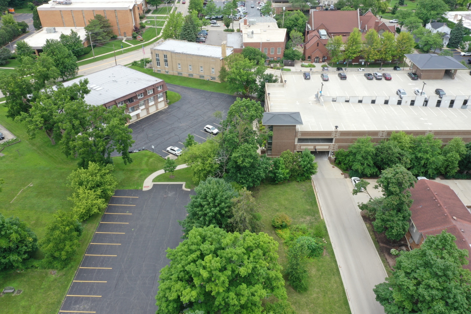 212 W Maple Avenue, Libertyville, IL 60048
