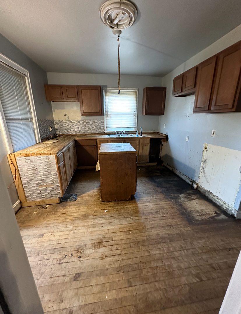 1444 W 72nd Place, Chicago, IL 60636