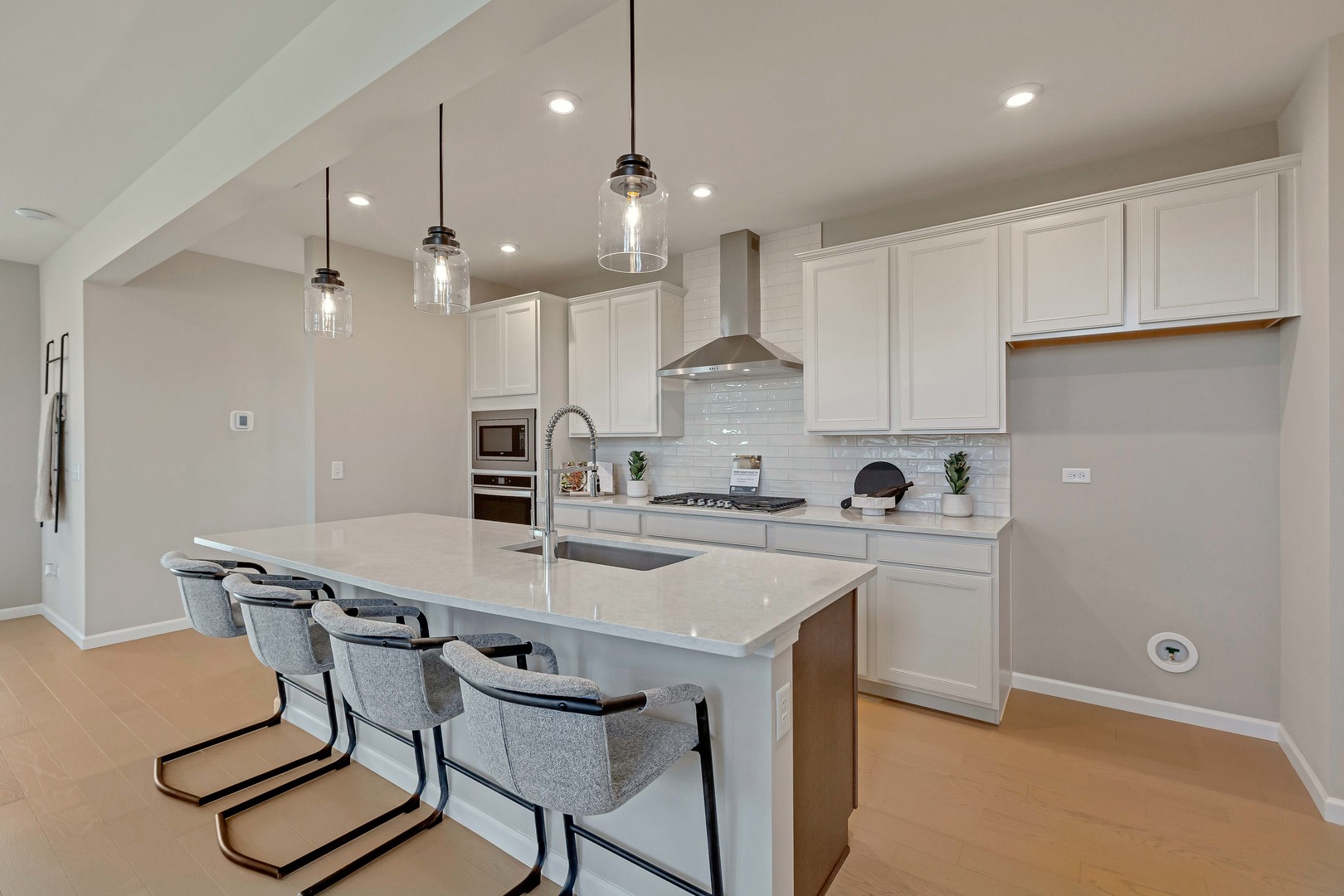 6213 Links Drive #26001, Woodridge, IL 60517