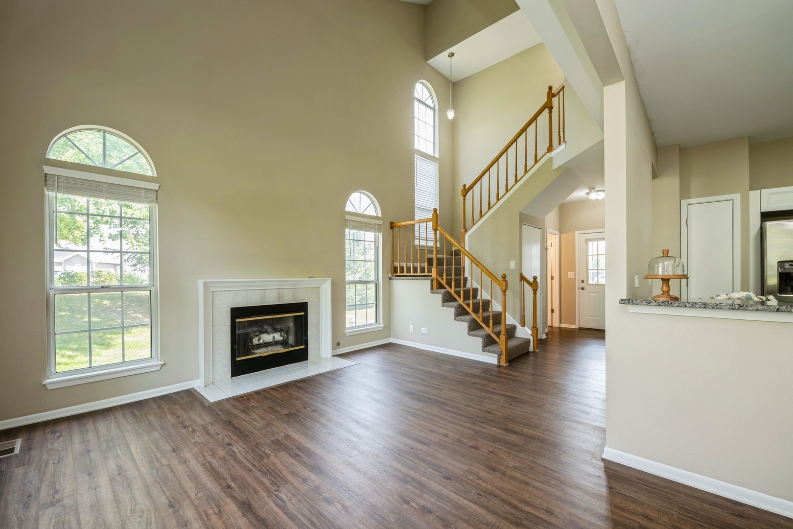 514 Woodhaven Drive, Mundelein, IL 60060