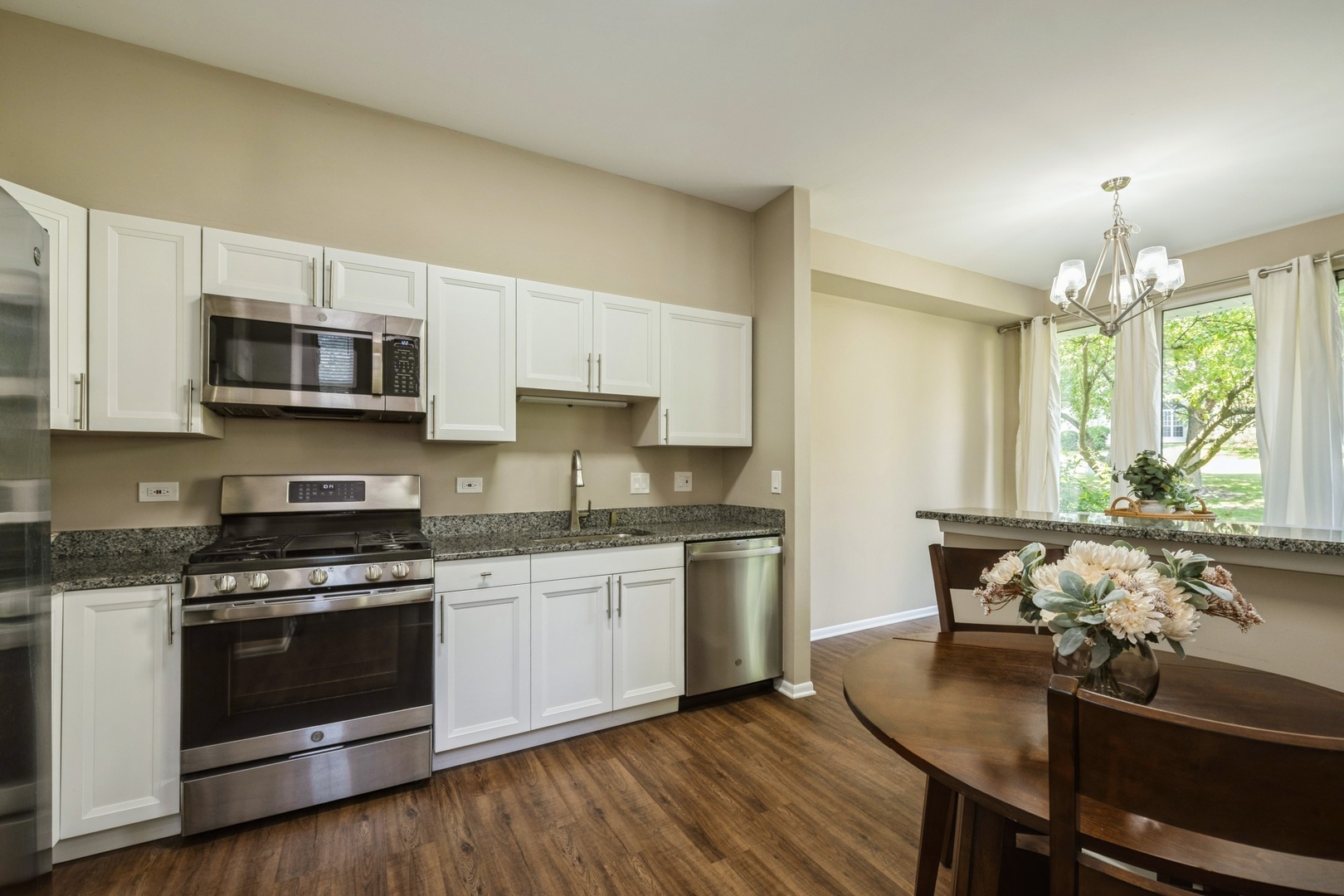 514 Woodhaven Drive, Mundelein, IL 60060