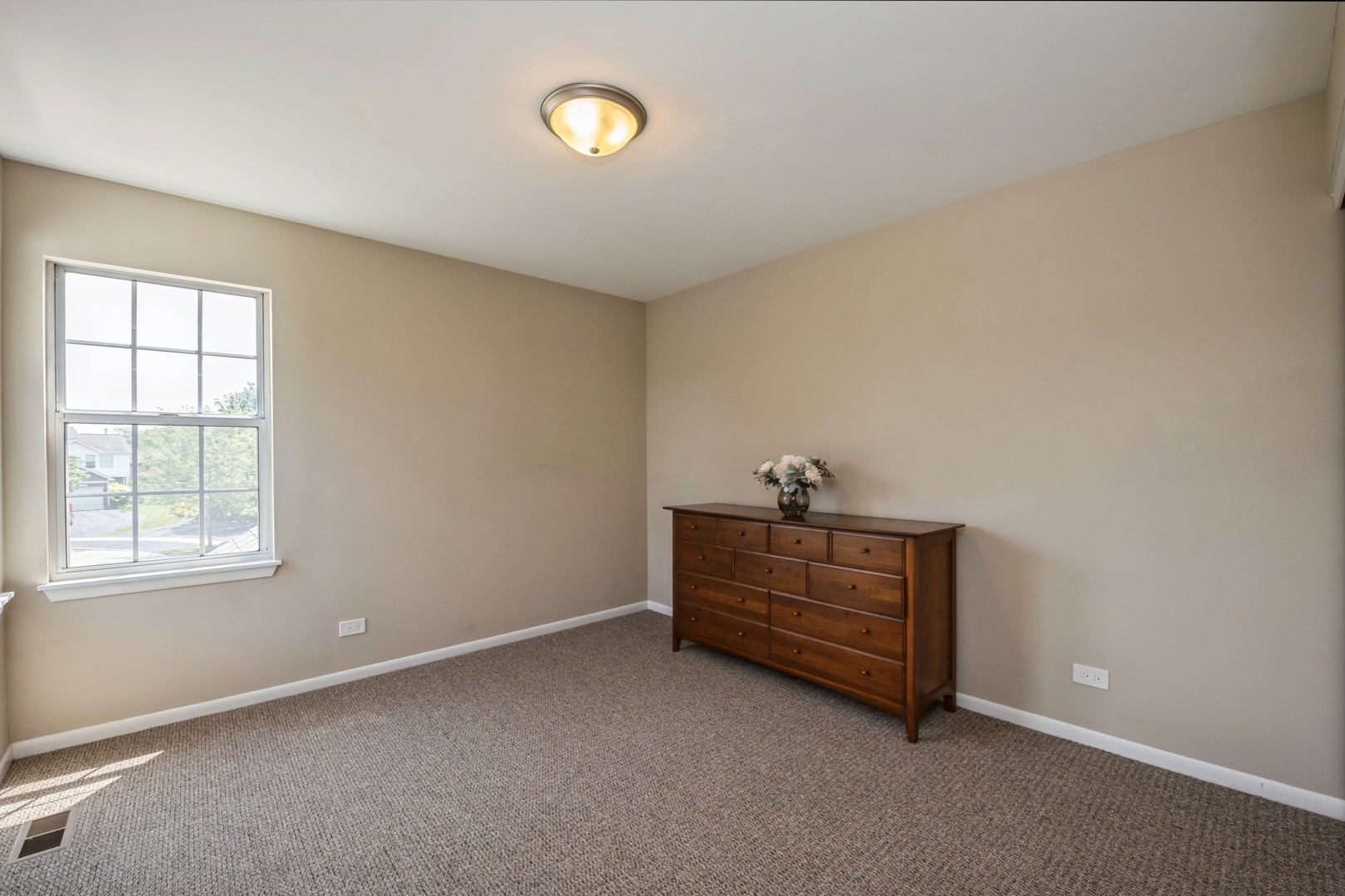 514 Woodhaven Drive, Mundelein, IL 60060