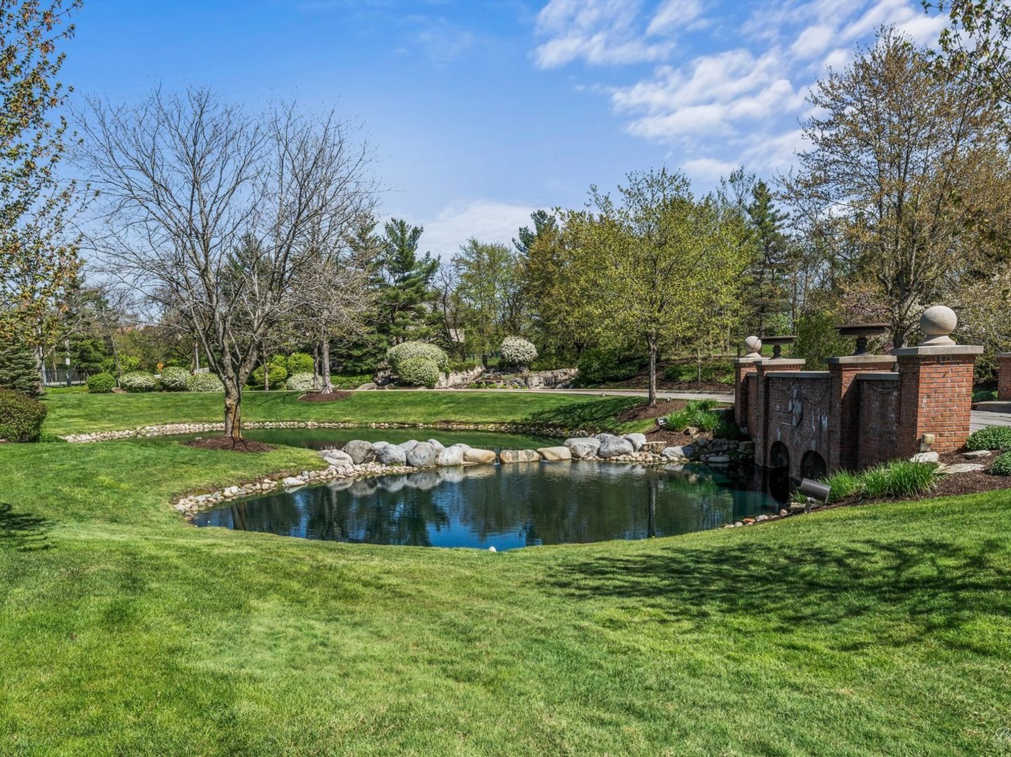 9233 Falling Waters Drive, Burr Ridge, IL 60527
