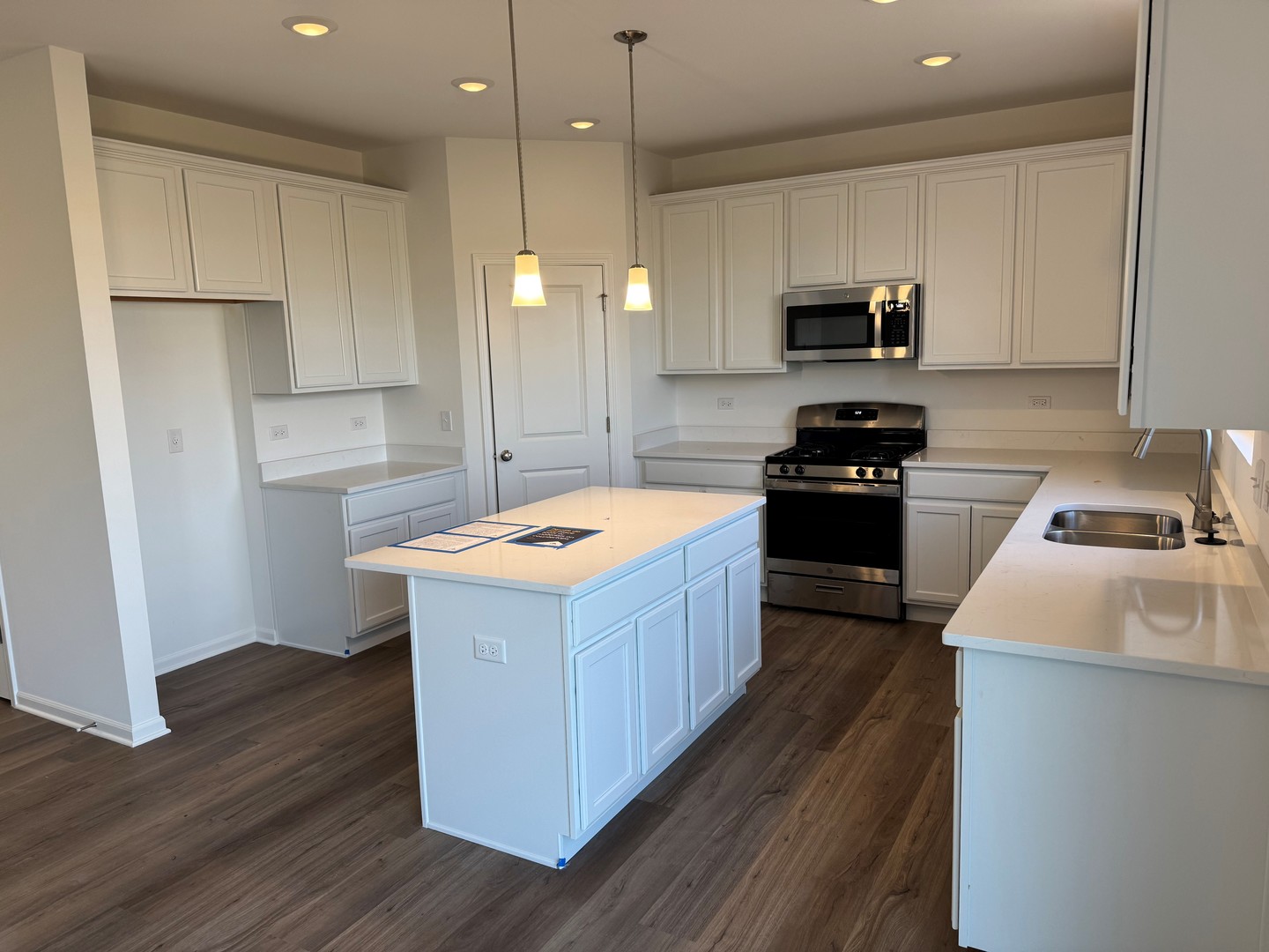 308 Monica Lane, Oswego, IL 60543