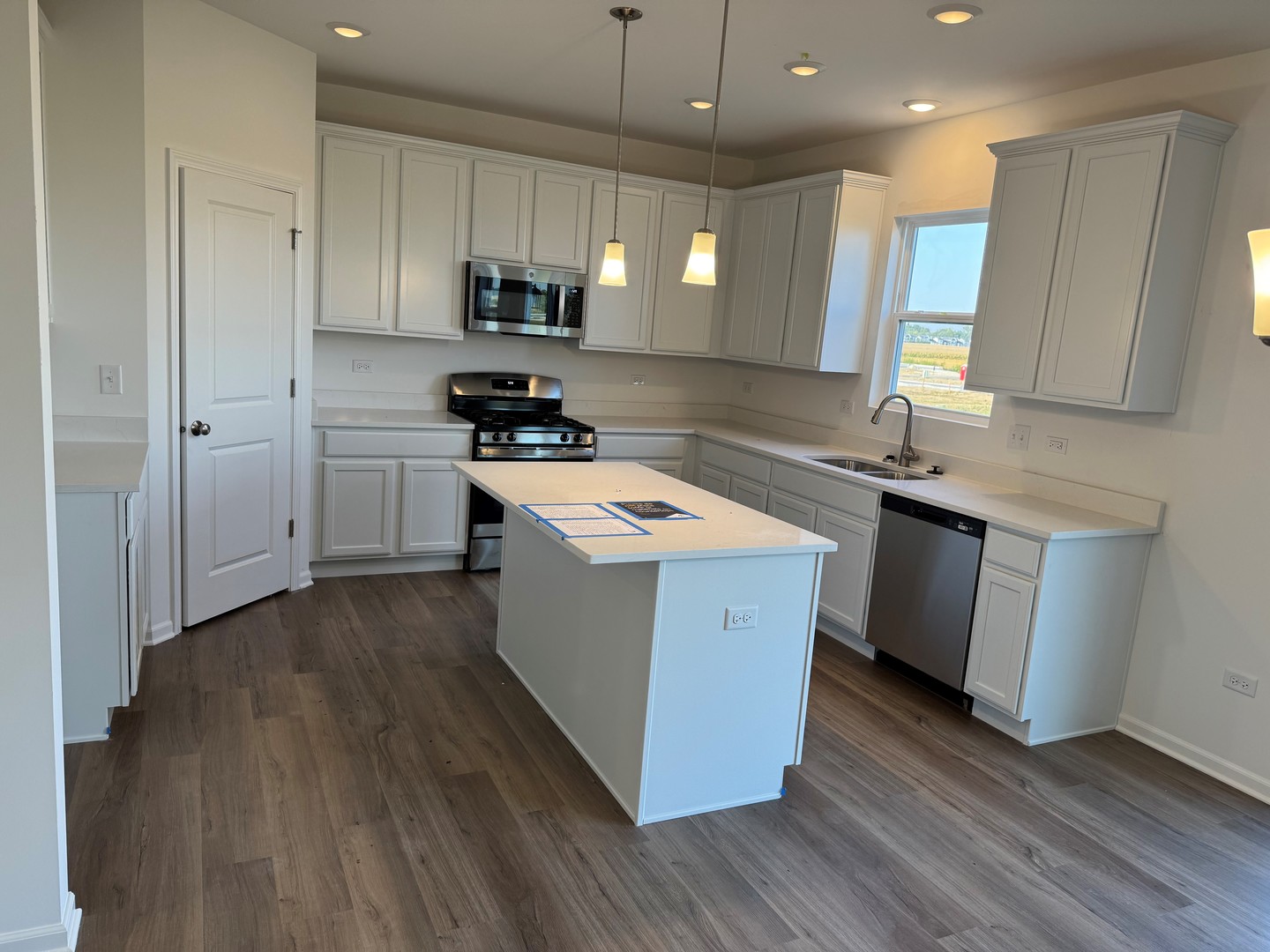 308 Monica Lane, Oswego, IL 60543