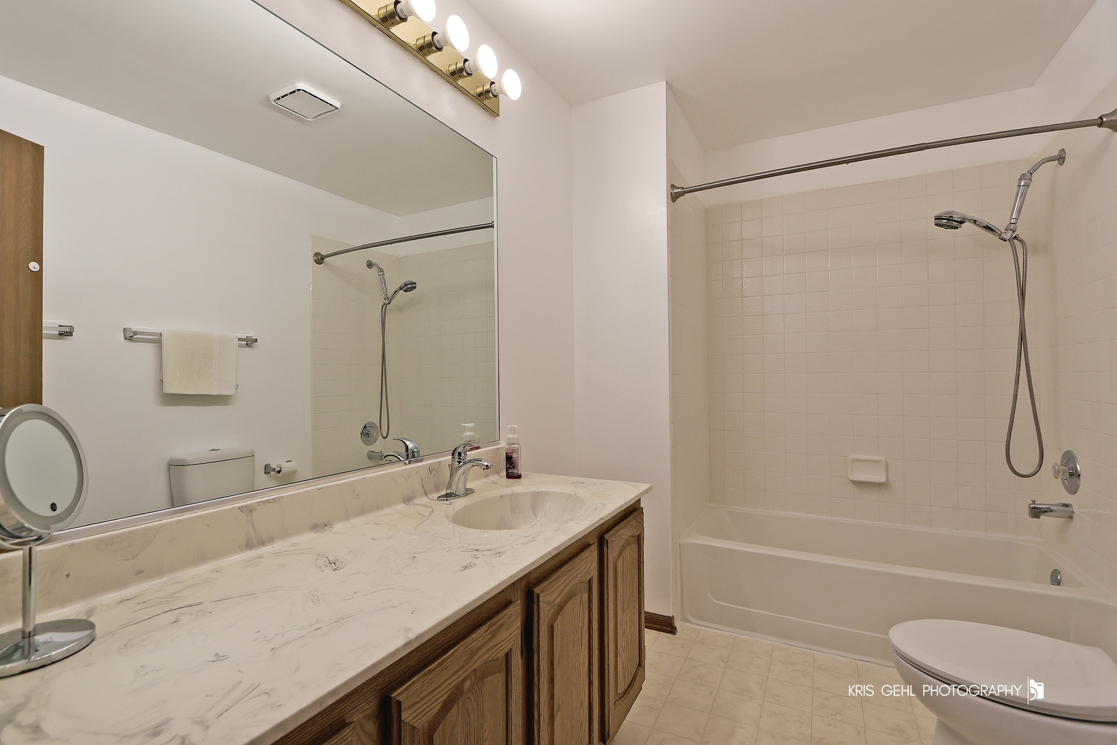 6109 Golfview Drive, Gurnee, IL 60031