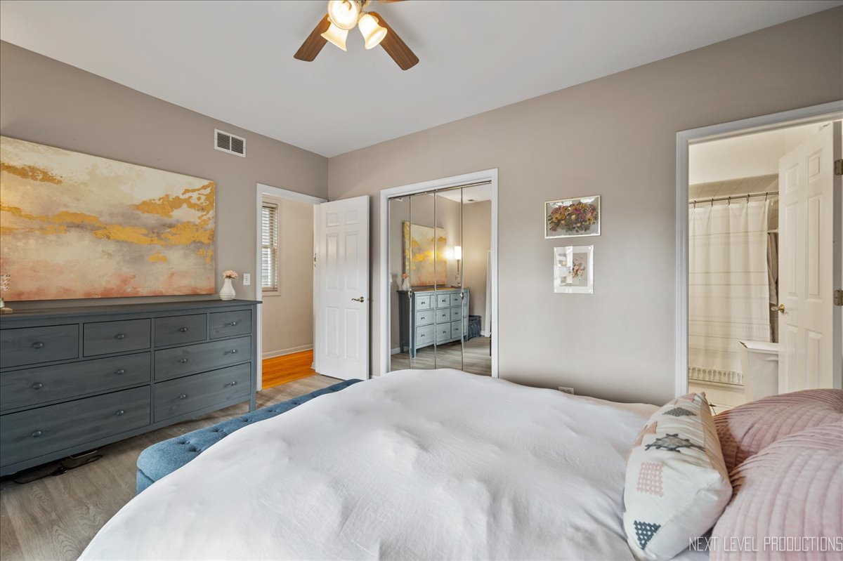 1221 W School Street #2, Chicago, IL 60657