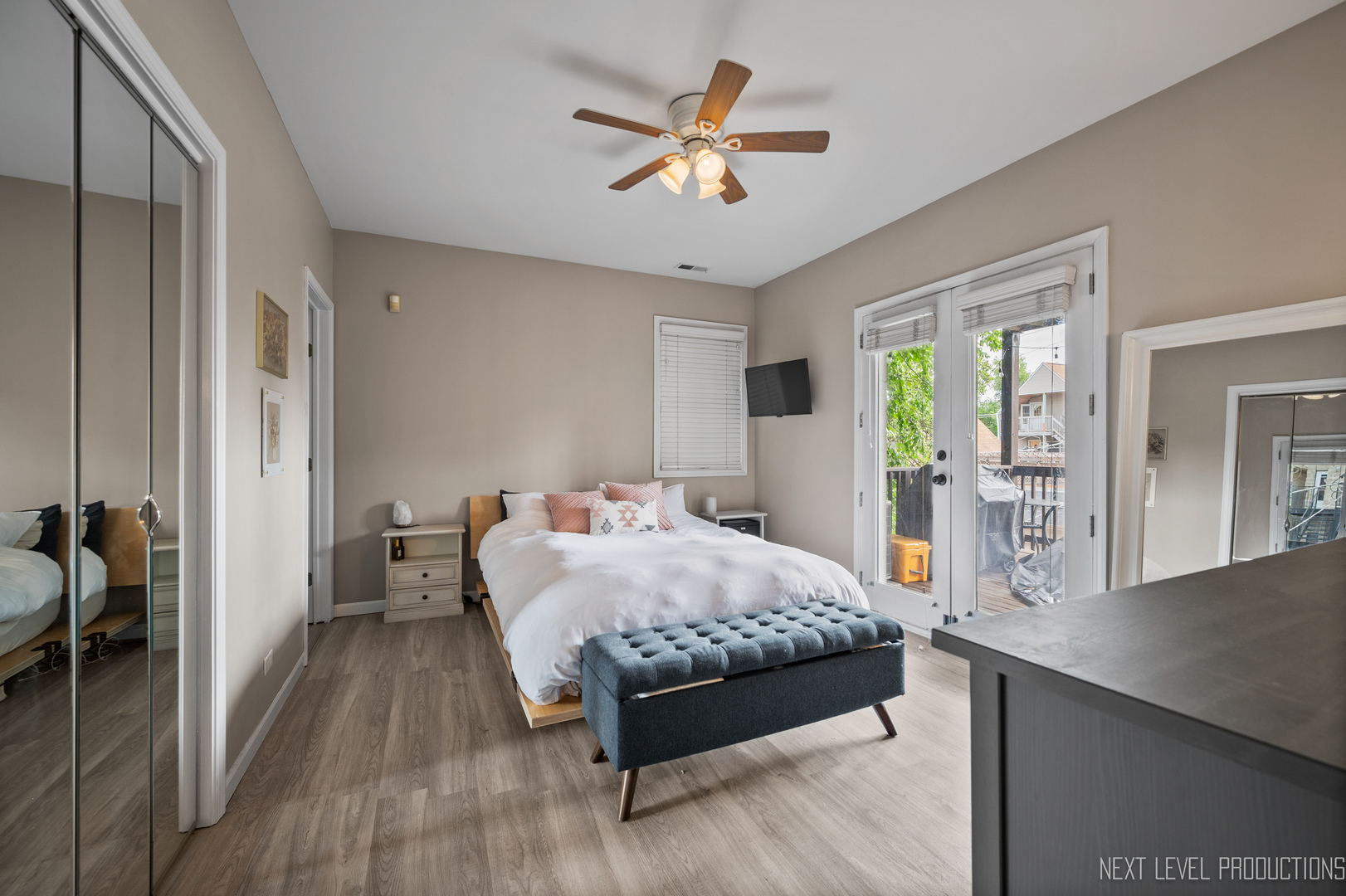 1221 W School Street #2, Chicago, IL 60657
