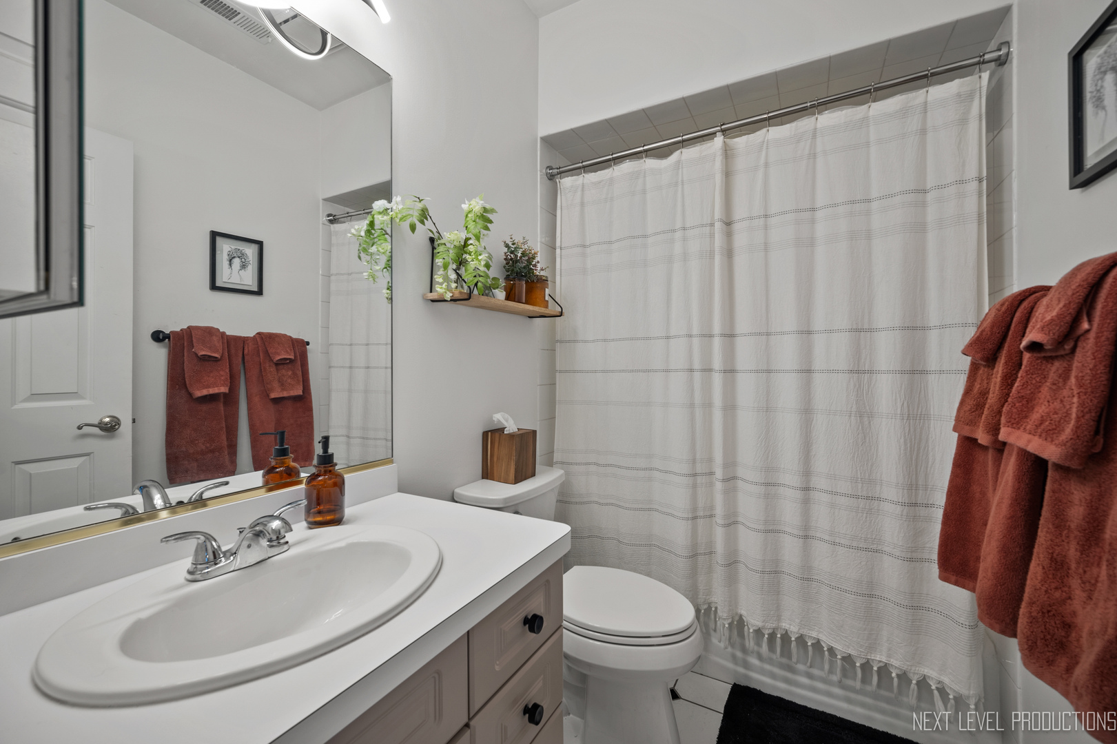 1221 W School Street #2, Chicago, IL 60657