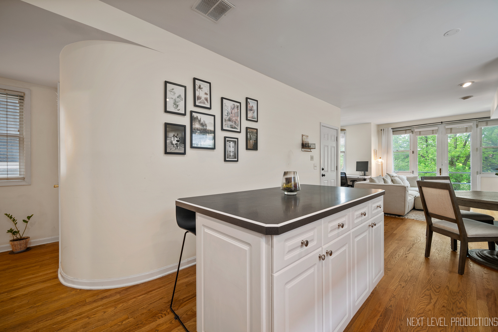 1221 W School Street #2, Chicago, IL 60657
