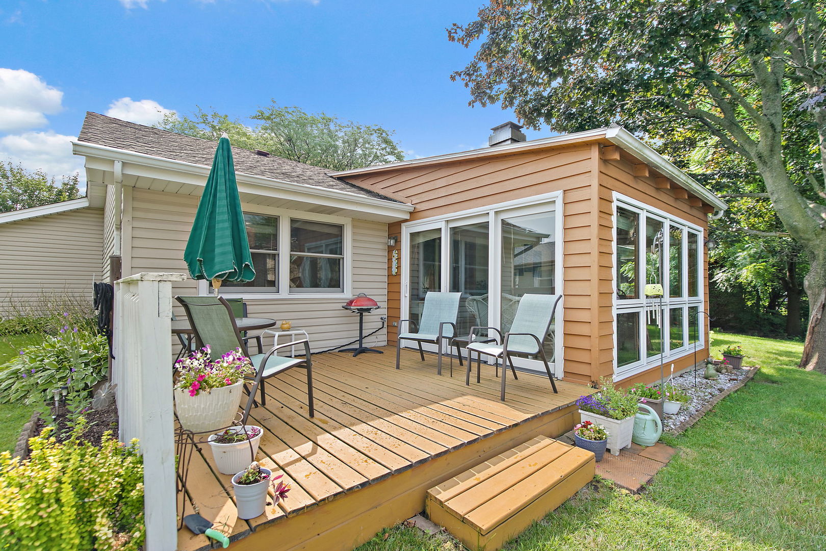 120 S Staffire Drive, Schaumburg, IL 60193