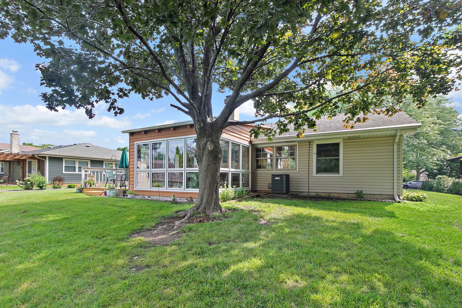 120 S Staffire Drive, Schaumburg, IL 60193