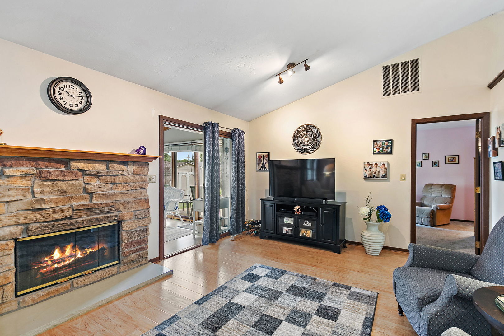 120 S Staffire Drive, Schaumburg, IL 60193