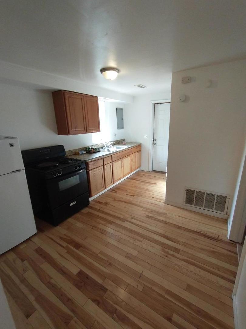3730 W 140th Place, Robbins, IL 60472