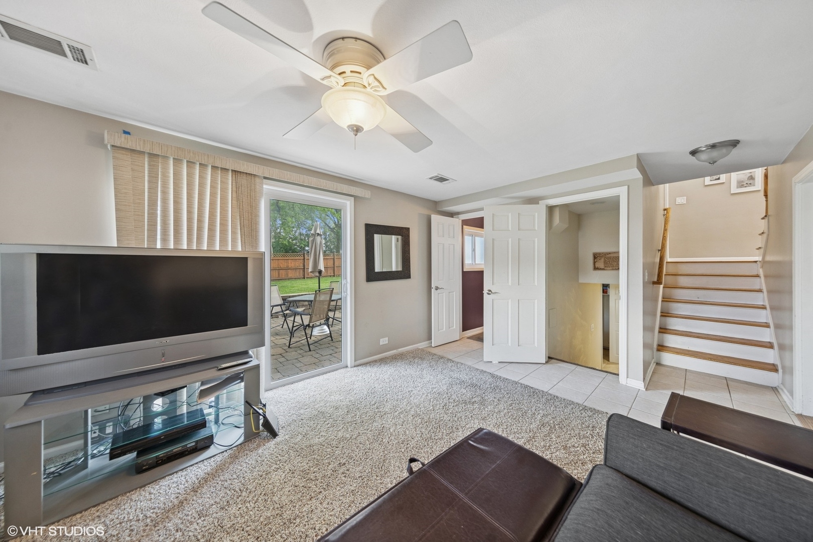 305 WILLOWCREST Drive, Villa Park, IL 60181