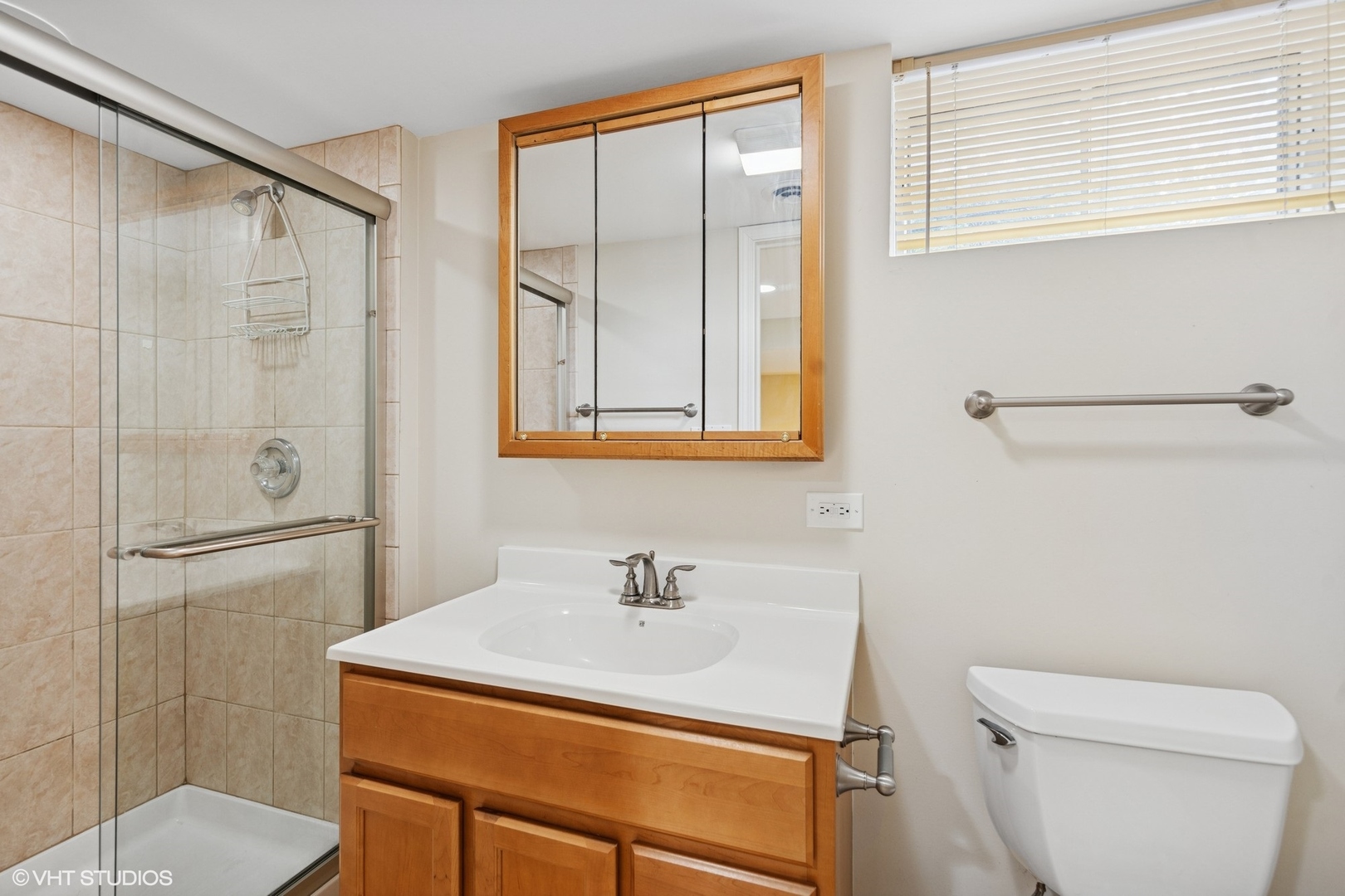 305 WILLOWCREST Drive, Villa Park, IL 60181