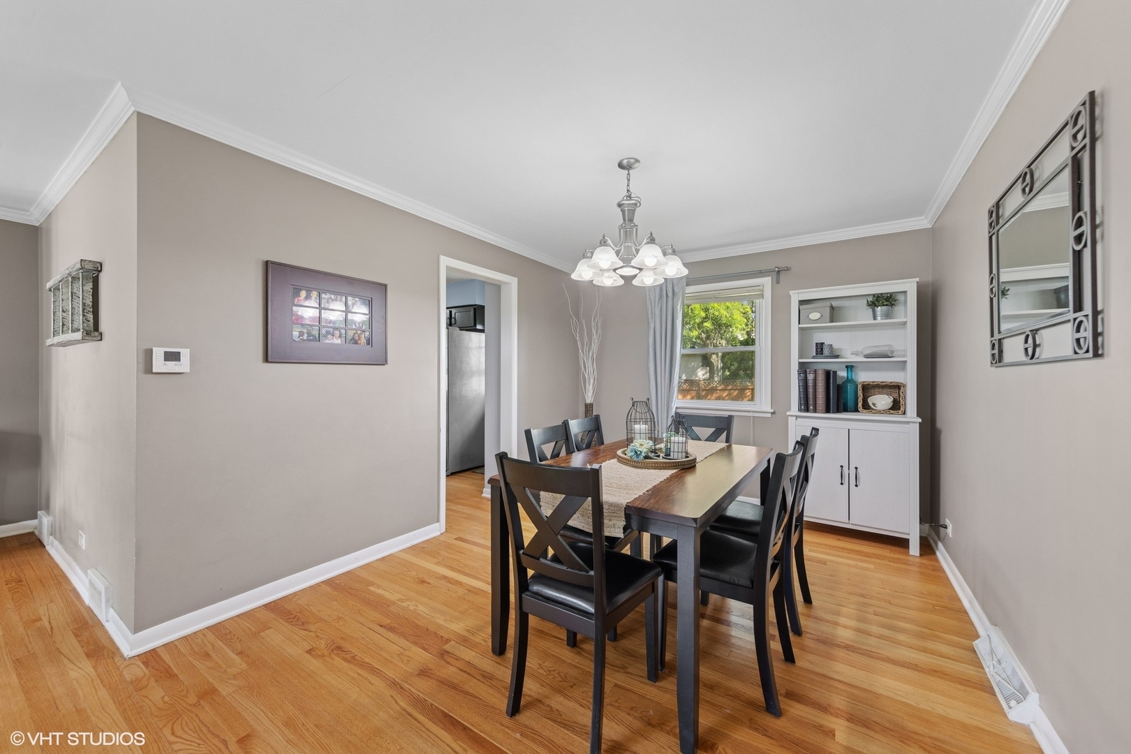 305 WILLOWCREST Drive, Villa Park, IL 60181
