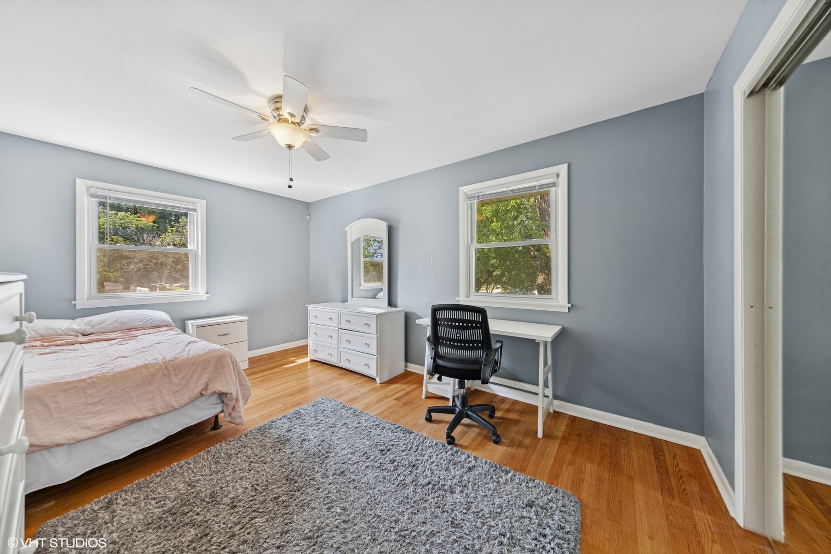 305 WILLOWCREST Drive, Villa Park, IL 60181