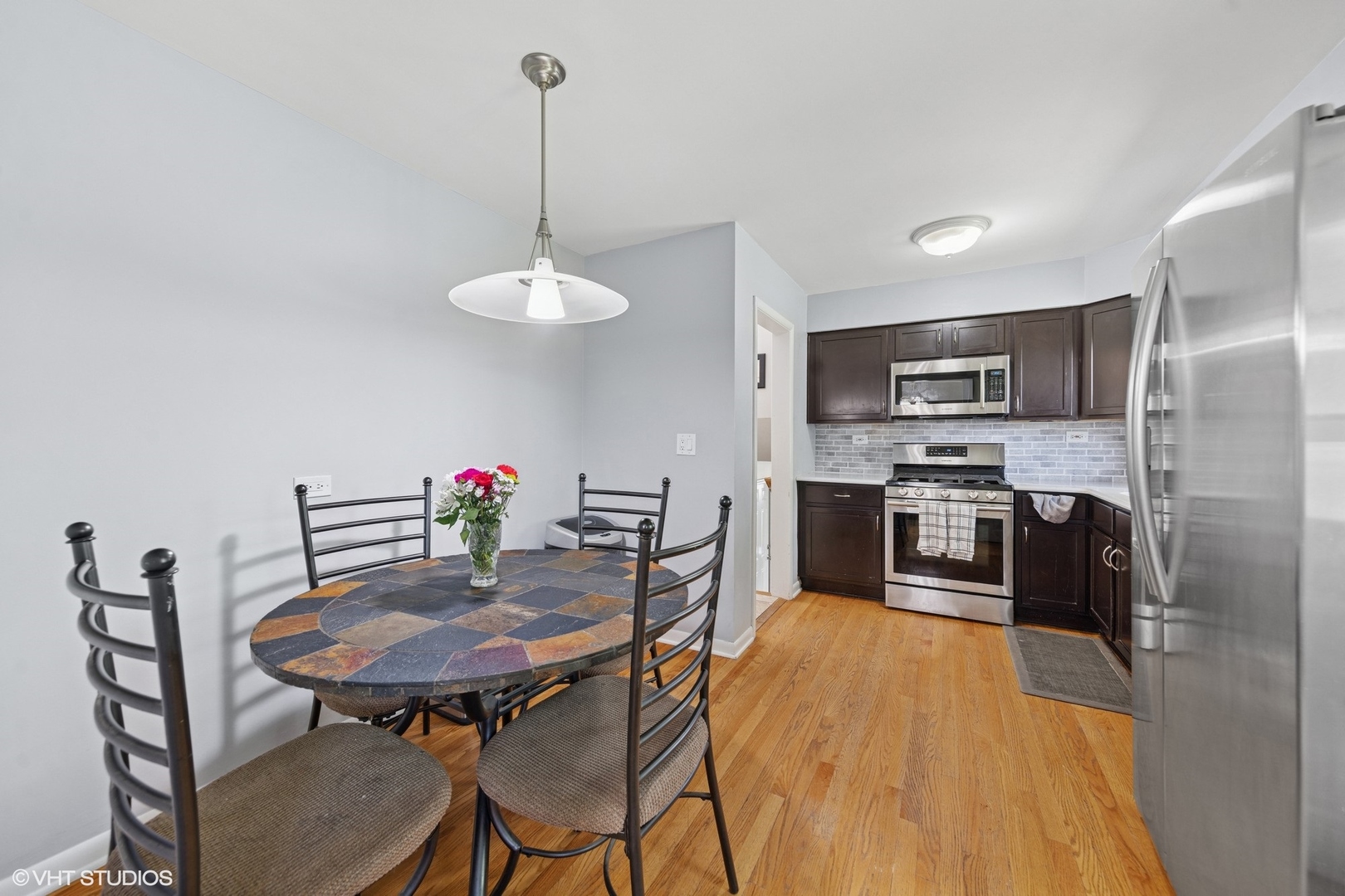 305 WILLOWCREST Drive, Villa Park, IL 60181