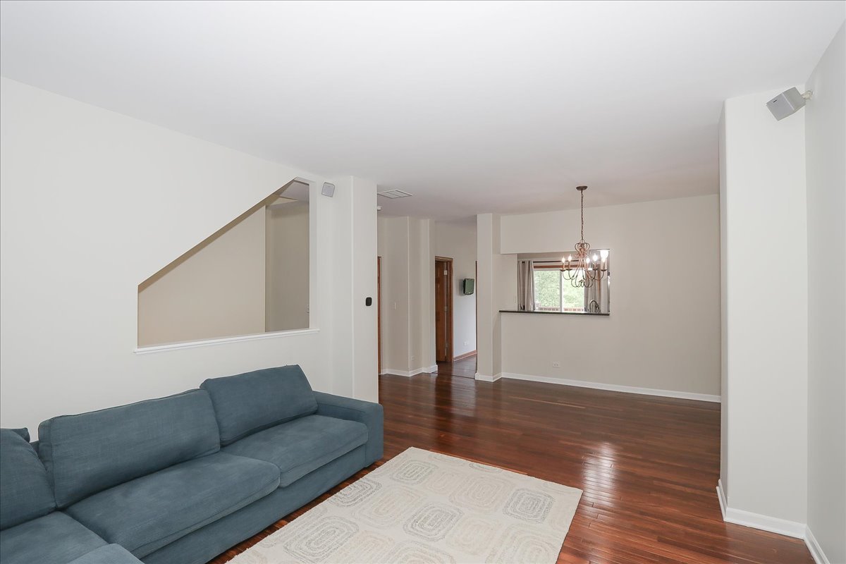 1137 N Claremont Drive, Palatine, IL 60074