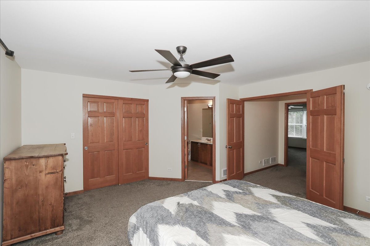 1137 N Claremont Drive, Palatine, IL 60074