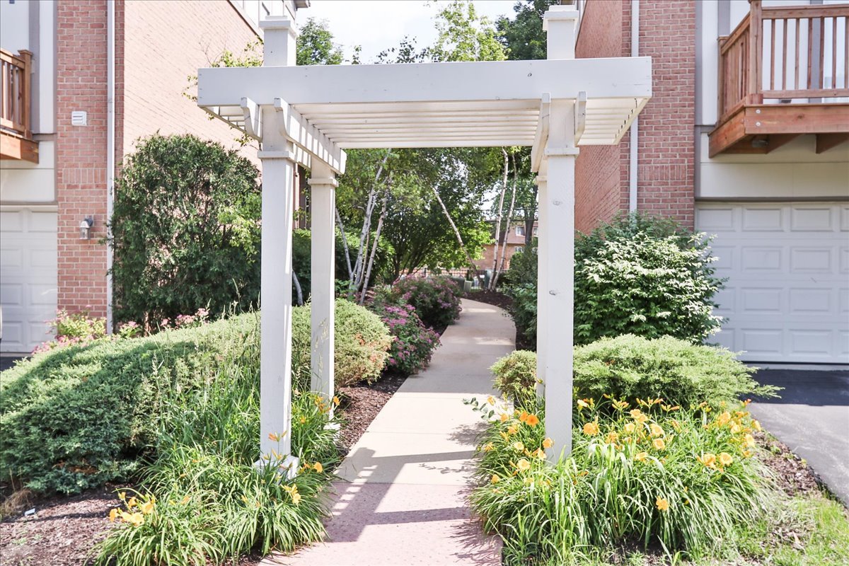 1137 N Claremont Drive, Palatine, IL 60074