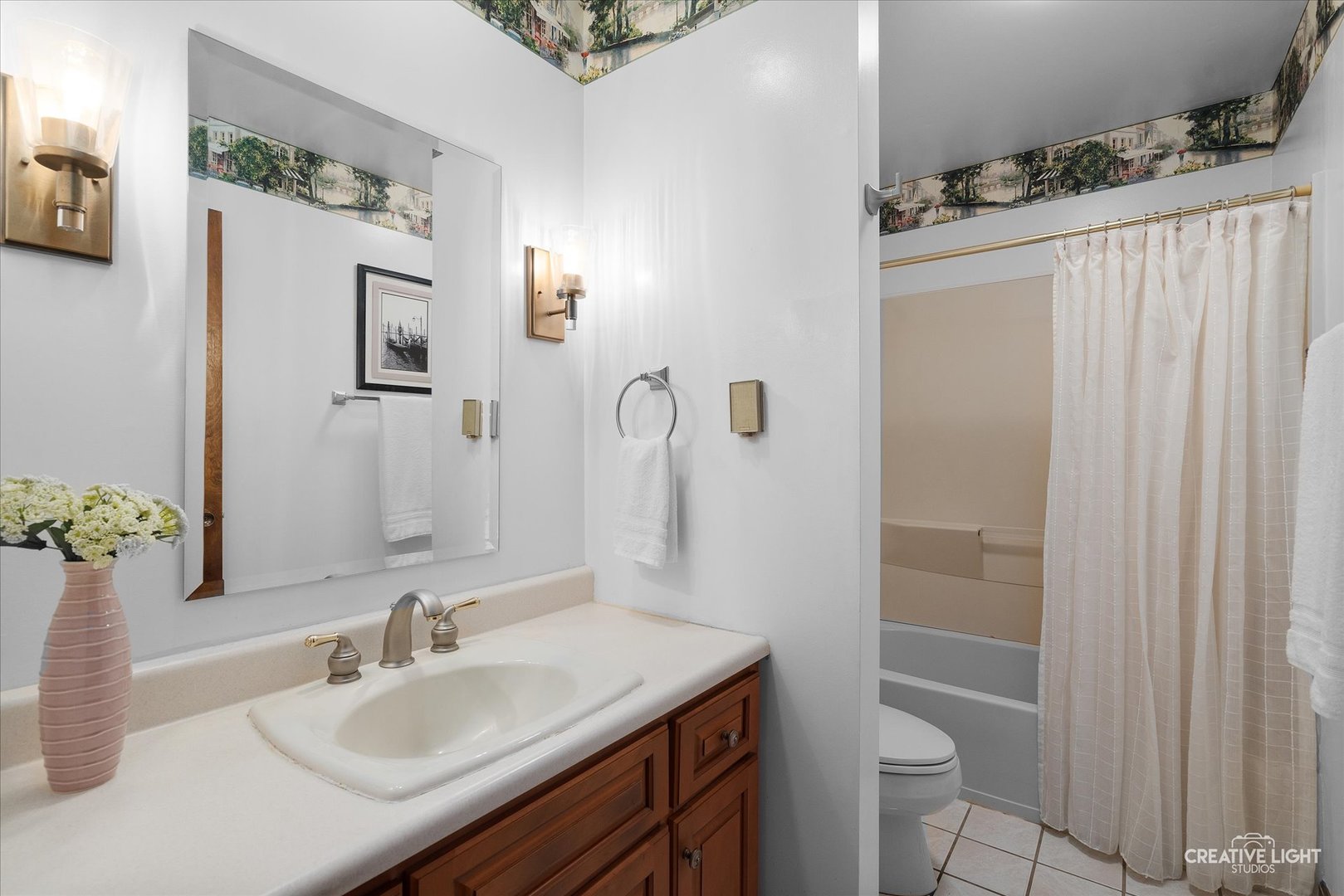 21 W Timberlake Trail, Oswego, IL 60543