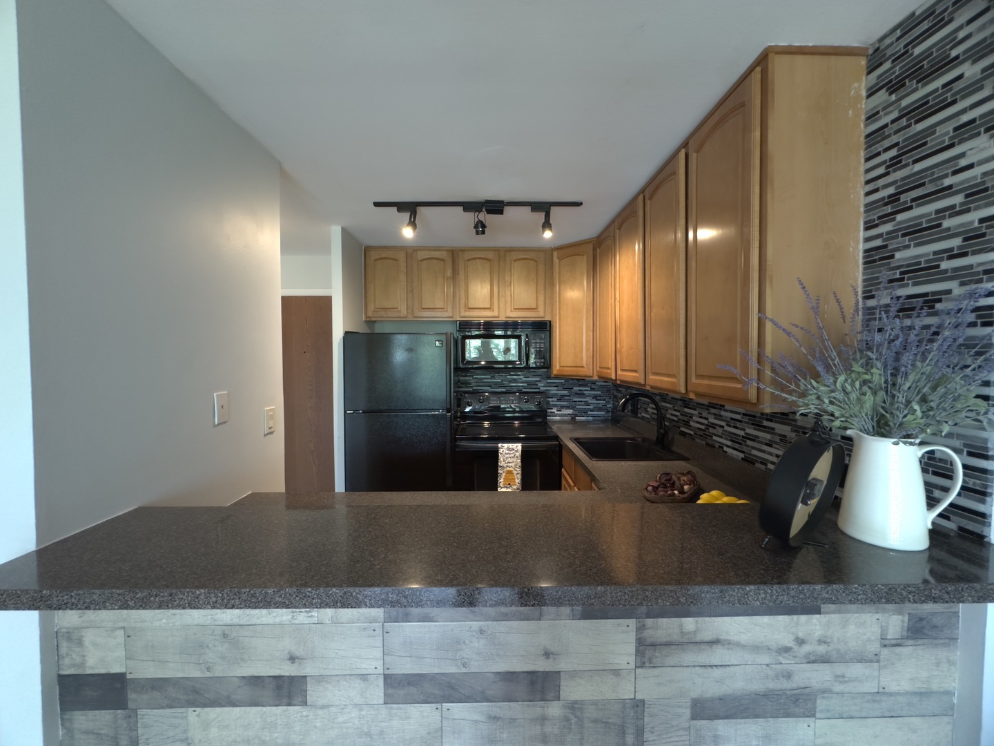 5820 Oakwood Drive #5F, Lisle, IL 60532
