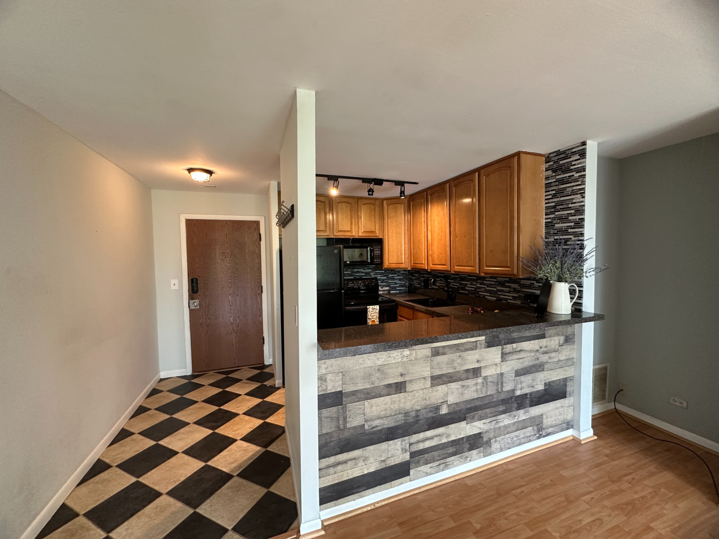 5820 Oakwood Drive #5F, Lisle, IL 60532