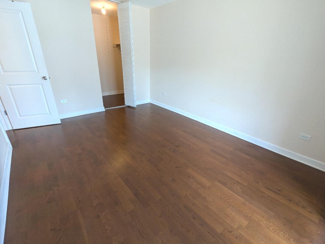 6174 Knoll Lane Court #102, Willowbrook, IL 60527