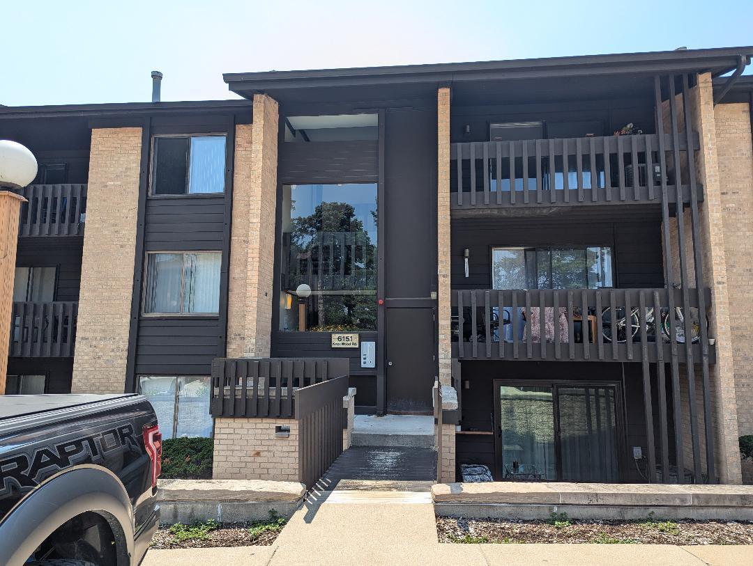 6174 Knoll Lane Court #102, Willowbrook, IL 60527