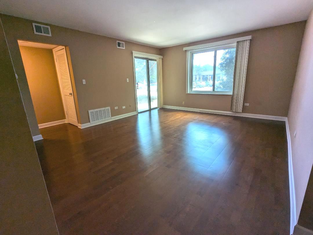 6174 Knoll Lane Court #102, Willowbrook, IL 60527