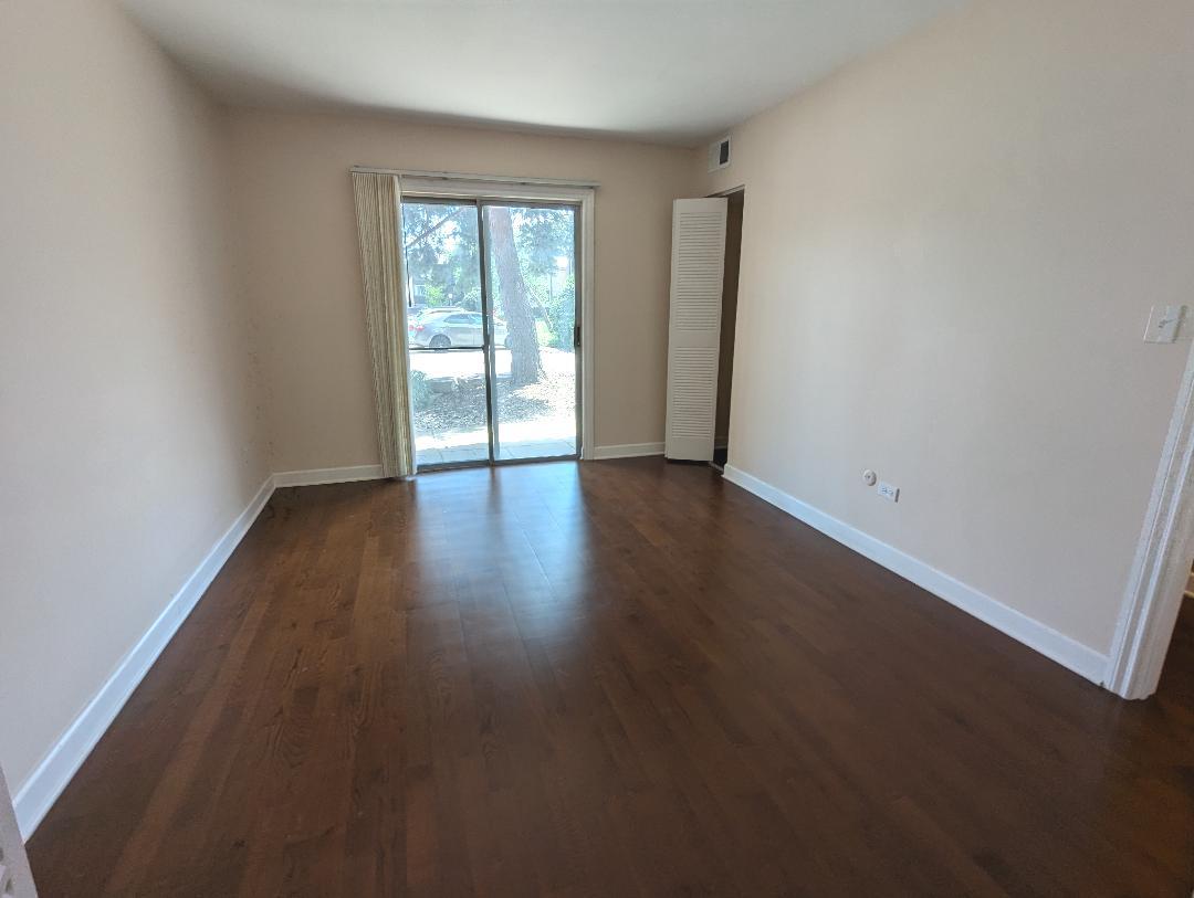 6174 Knoll Lane Court #102, Willowbrook, IL 60527