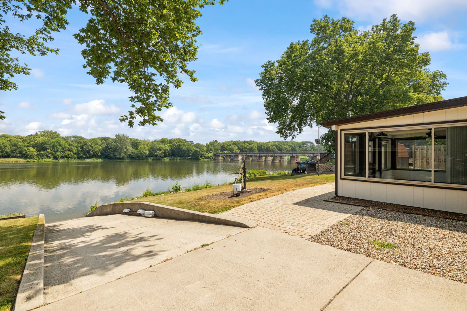 24730 W Cottage Road, Wilmington, IL 60481