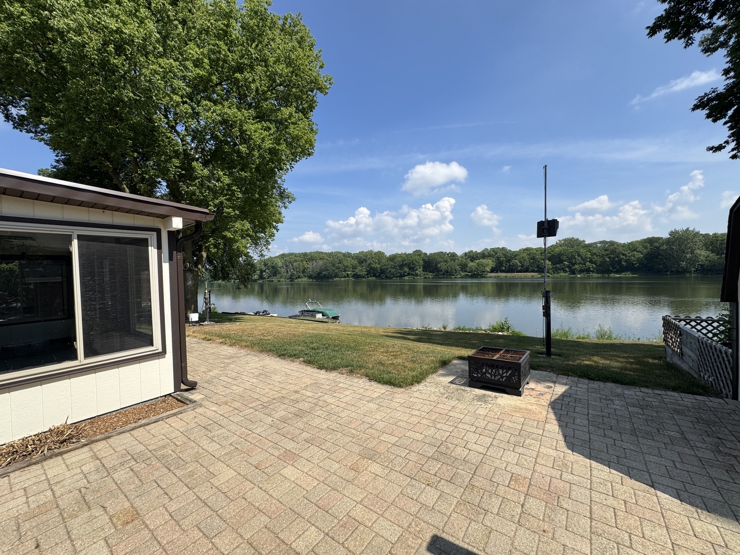 24730 W Cottage Road, Wilmington, IL 60481