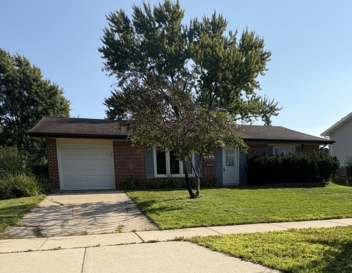 1445 Nottingham Lane, Hoffman Estates, IL 60169