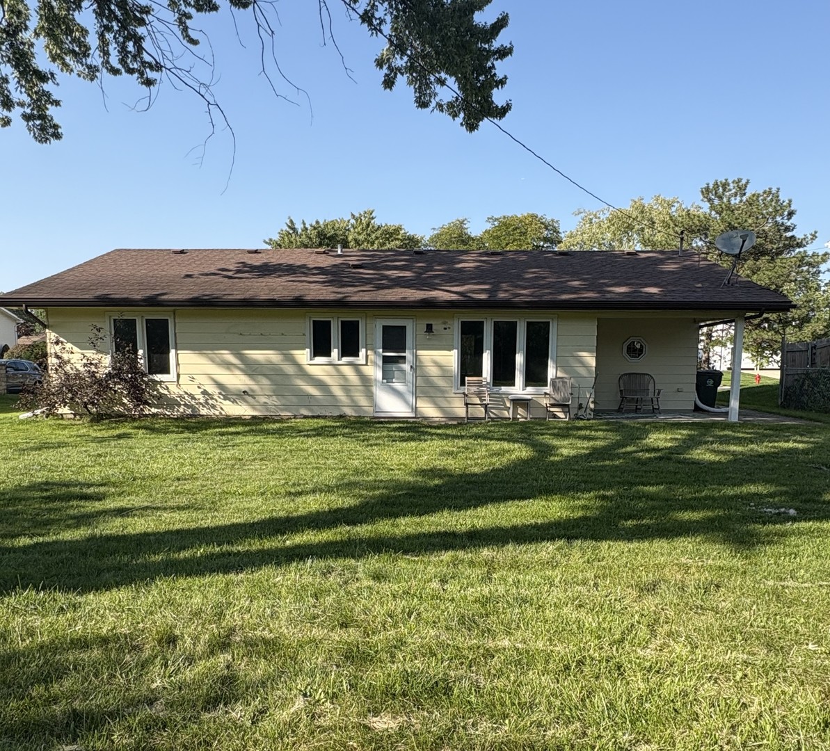 1445 Nottingham Lane, Hoffman Estates, IL 60169