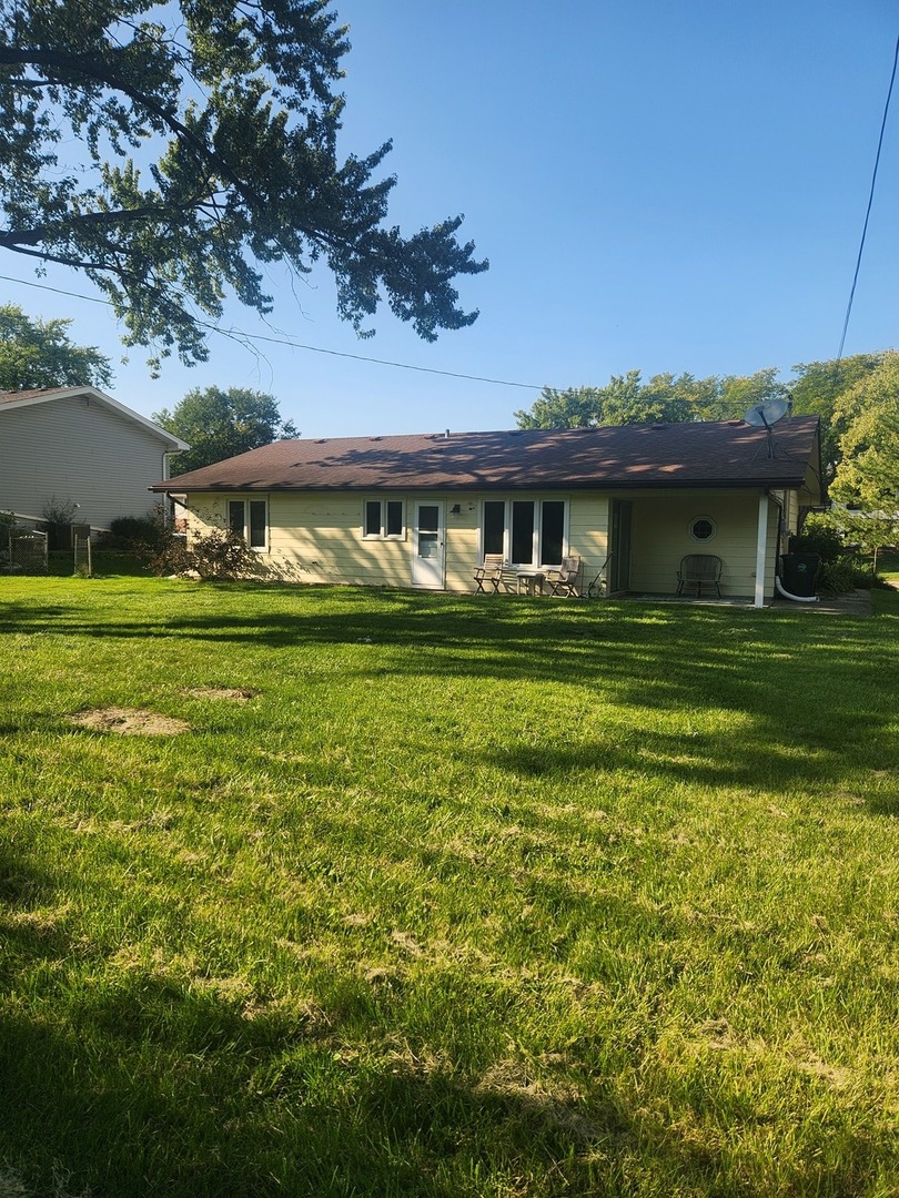 1445 Nottingham Lane, Hoffman Estates, IL 60169