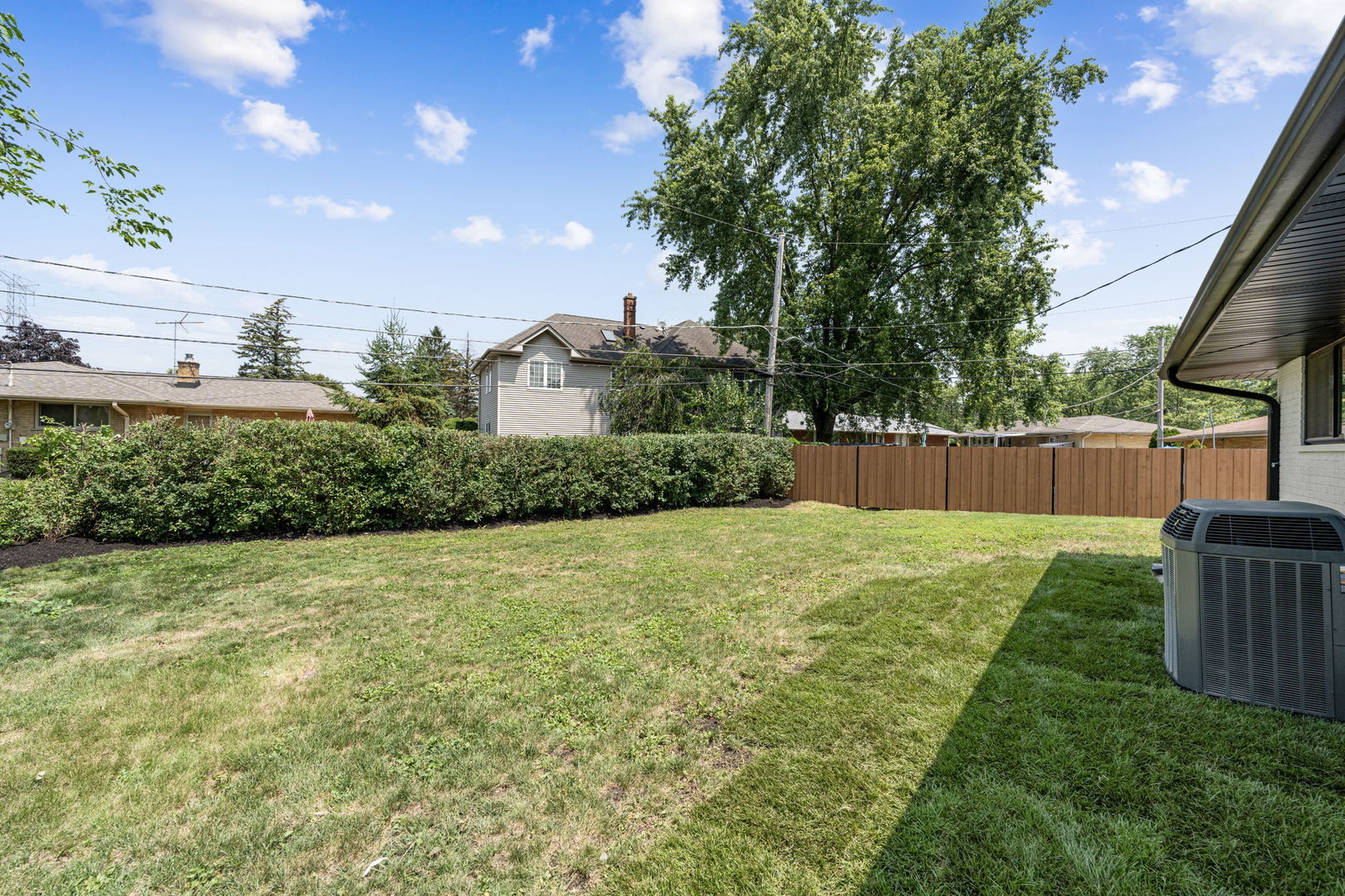 300 Lance Drive, Des Plaines, IL 60016