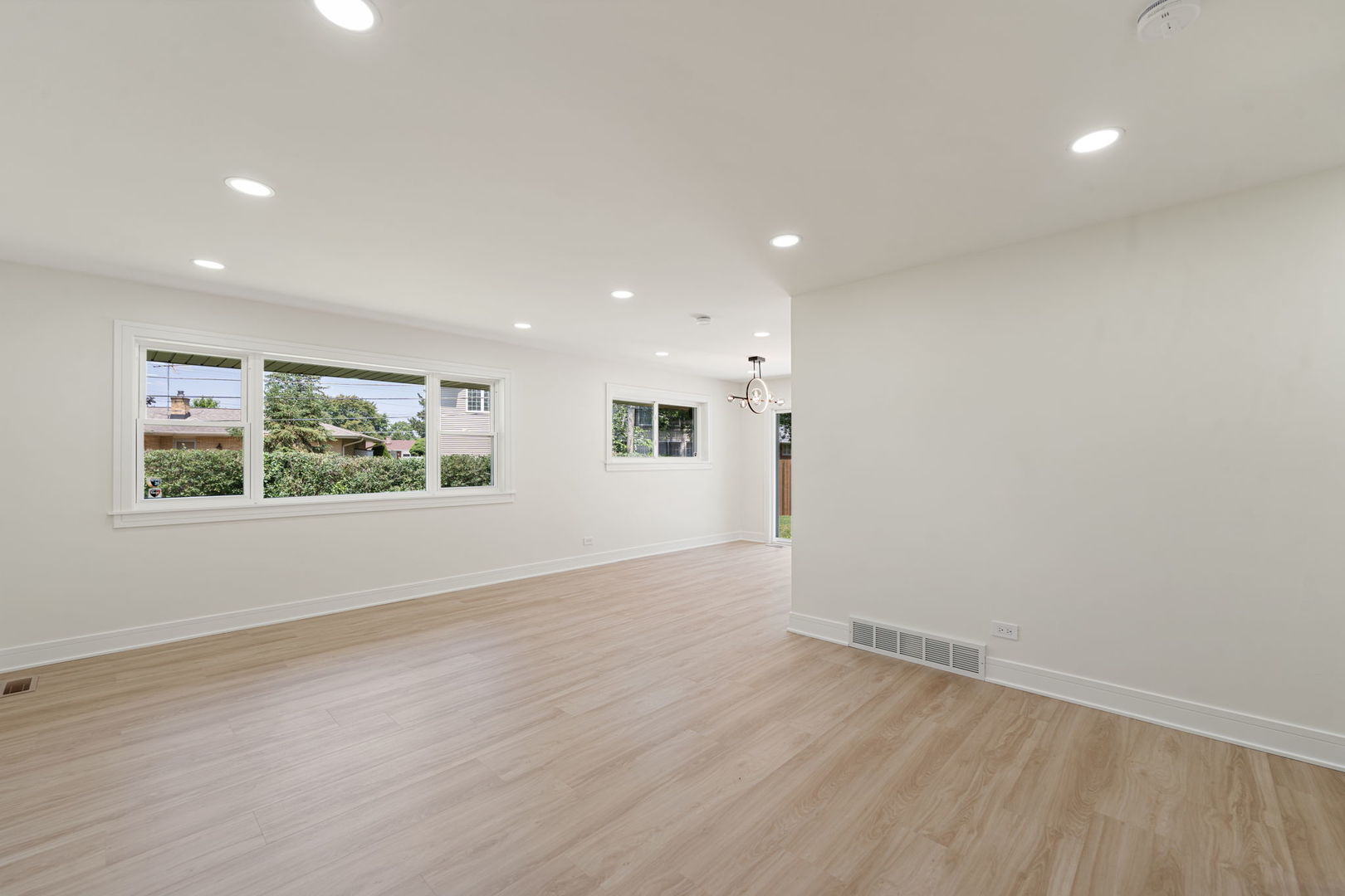 300 Lance Drive, Des Plaines, IL 60016