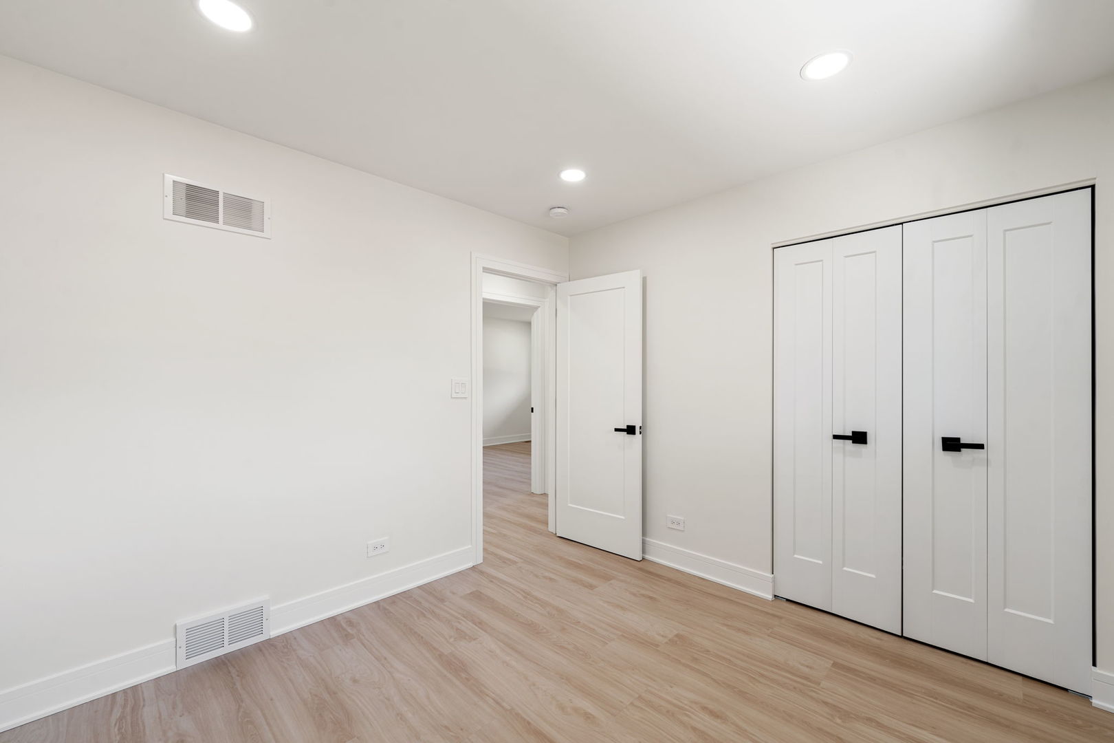 300 Lance Drive, Des Plaines, IL 60016