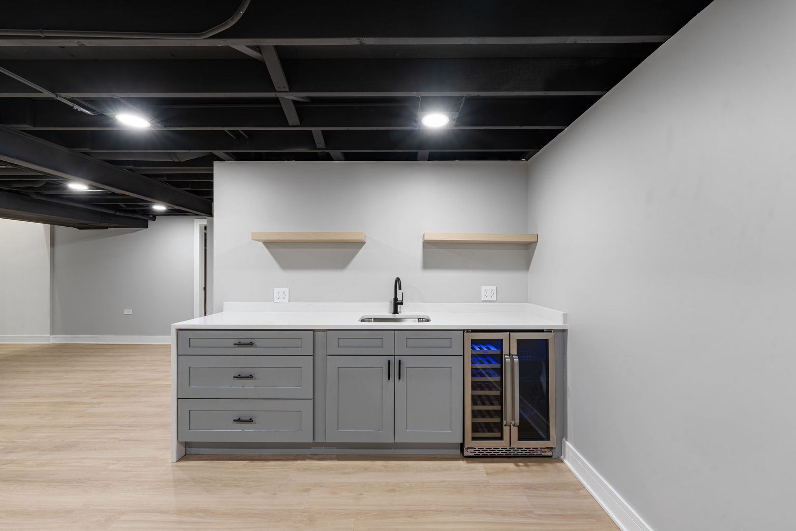 300 Lance Drive, Des Plaines, IL 60016